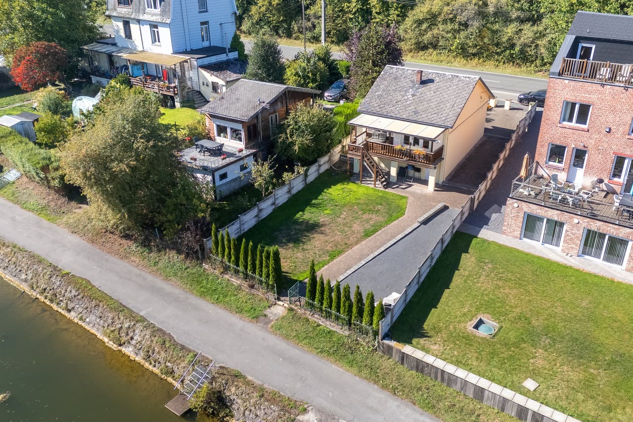 Aerial view of the chalet, the garden and the river