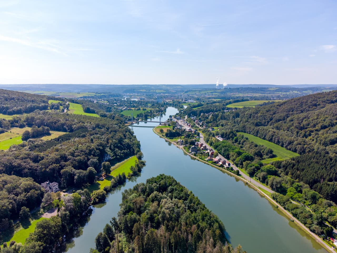 The Meuse valley from above, with its bends, islands and forests