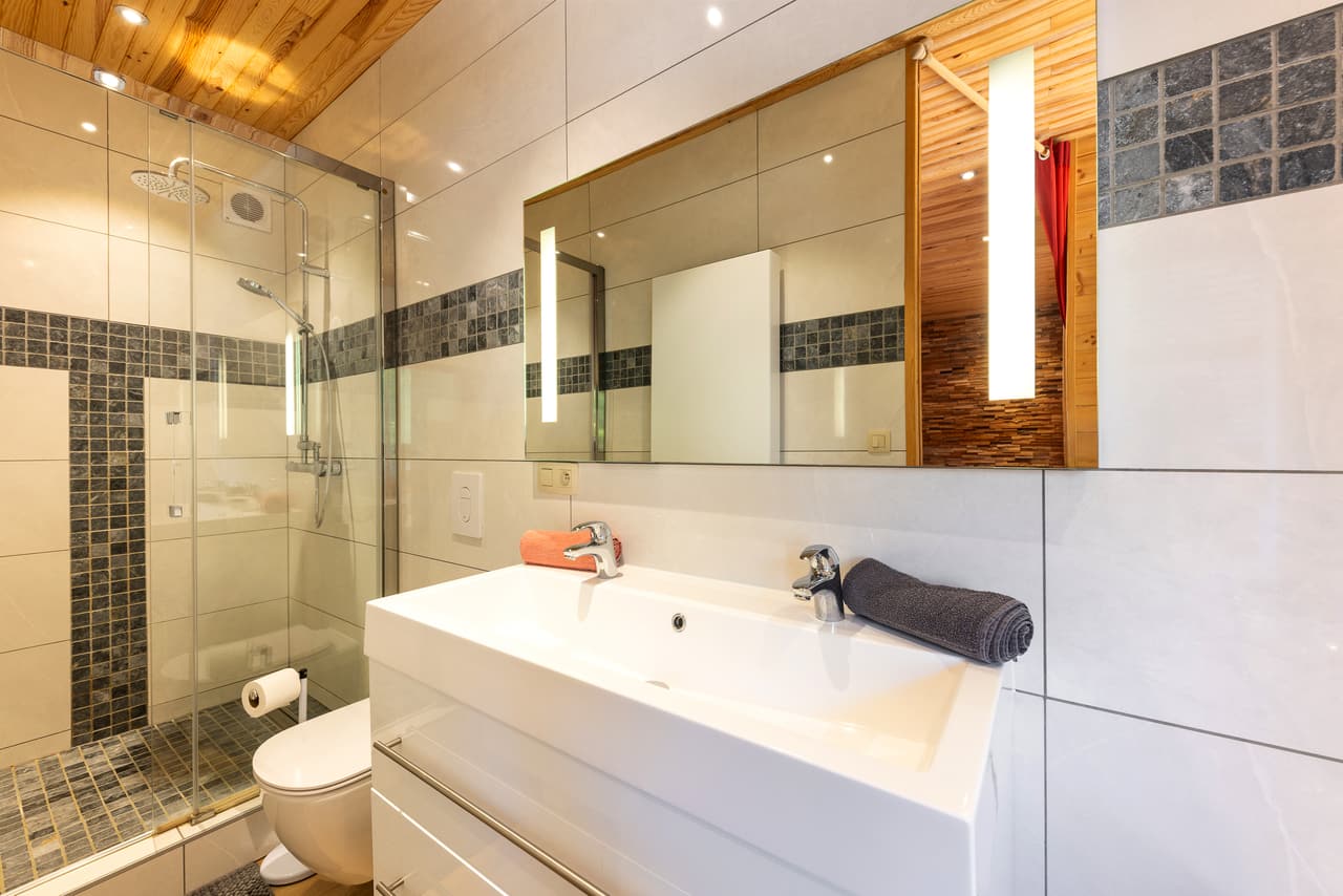 Shower, basin and toilet in the bathroom