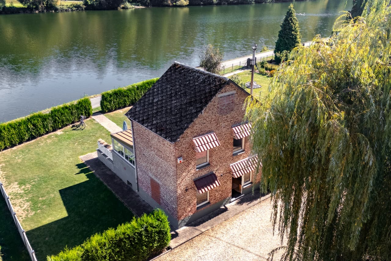Roof and brick front, the Meuse on the left